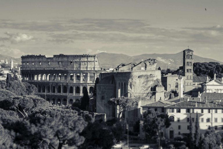 Vista del Colesseo e dei Fori Imperiali dal Vittoriano