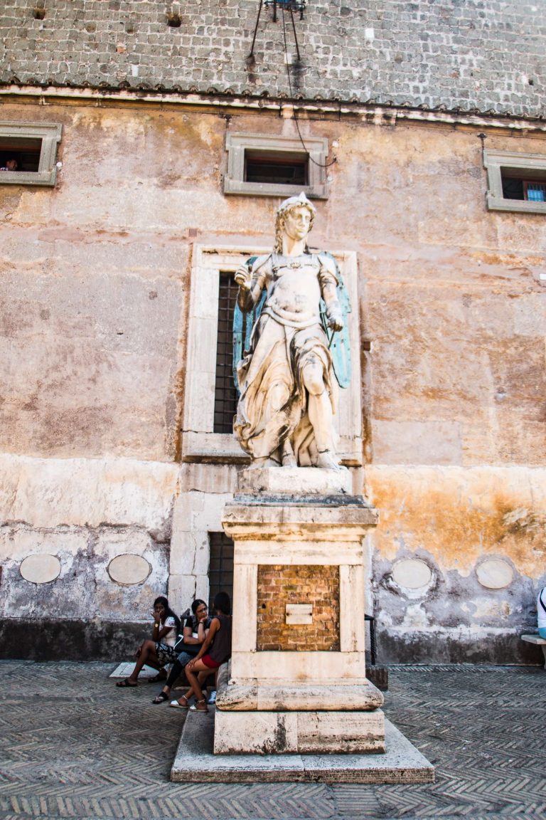 Statua dentro Castel Sant'Angelo