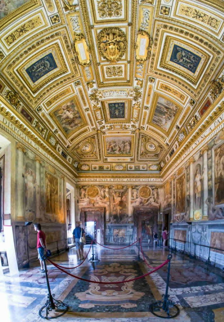 Sala dorata dentro Castel Sant'Angelo